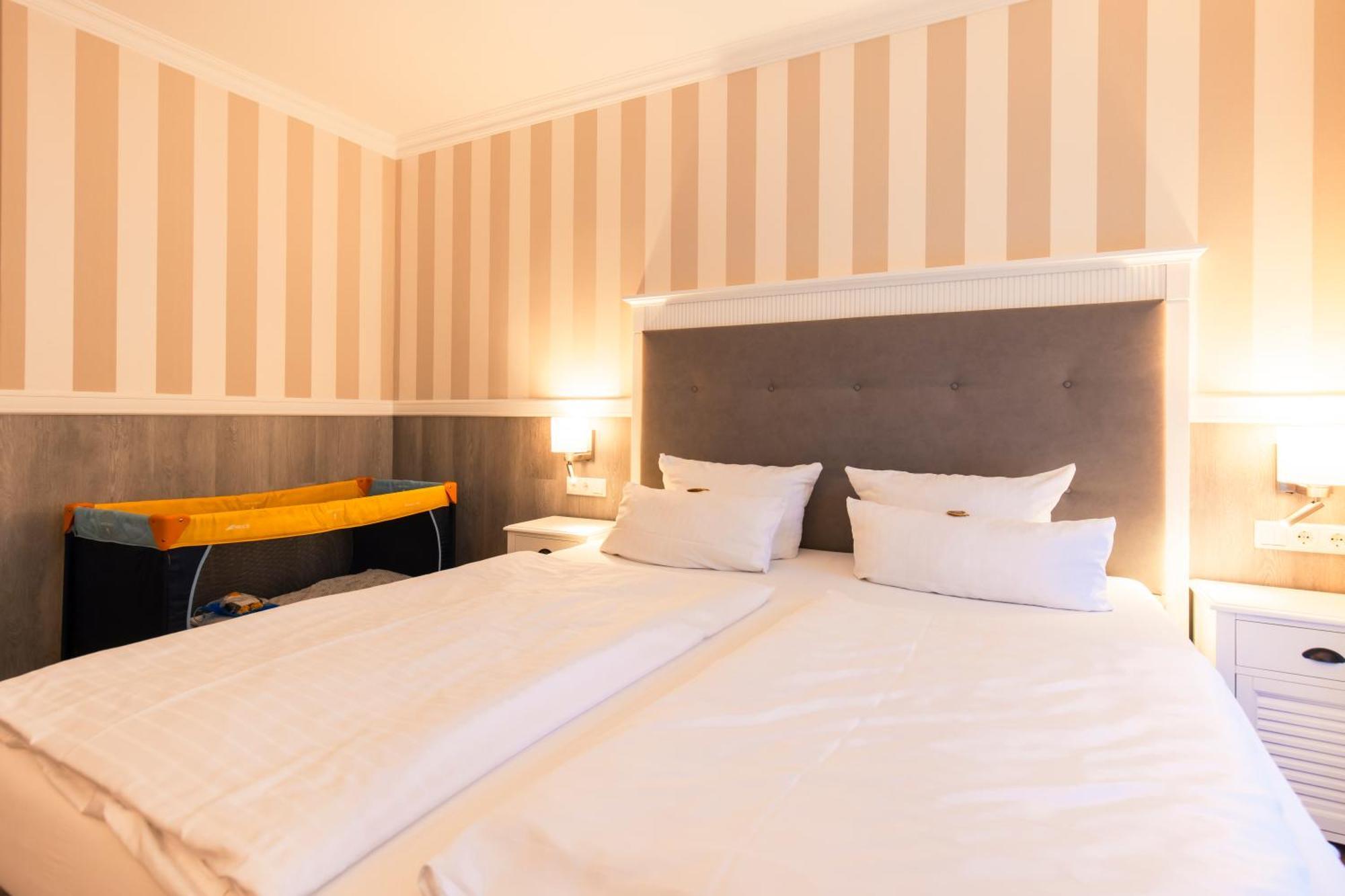 Resort Hotel IV Jahreszeiten Цингст Екстериор снимка