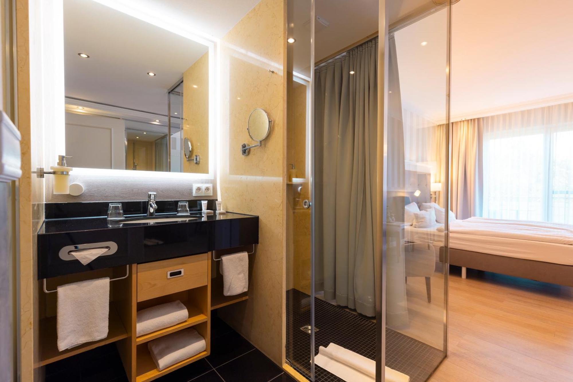 Resort Hotel IV Jahreszeiten Цингст Екстериор снимка